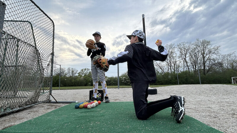 renegades-outside-catcher throw-field